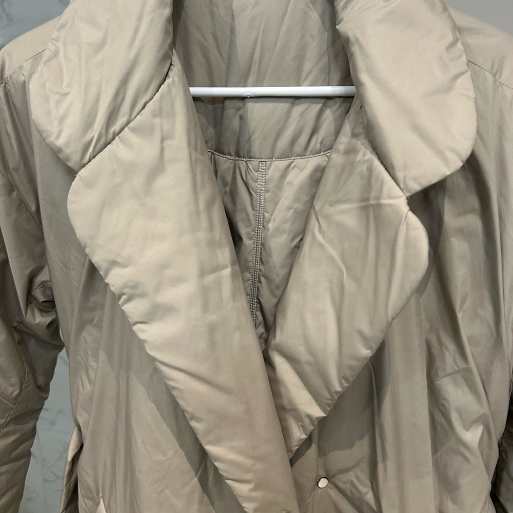 Lululemon Insulated Trench in Raw Linen, size 6 - Picture 6 of 13